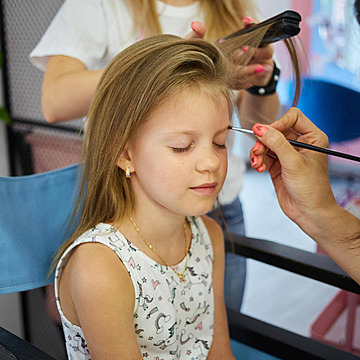 Party Grooming And Makeup